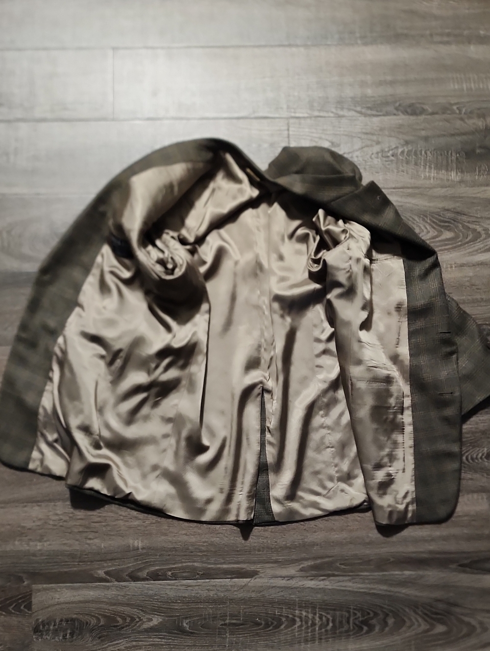๐ Austin Reed Plaid Two-Button Blazer ๐ - Picture 6 of 7